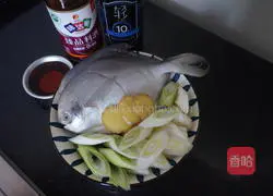 Illustration of how to cook pomfret without adding a drop of oil 1