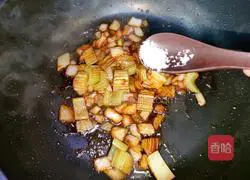 Illustration of how to make celery seabass 7