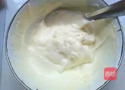 Illustration of how to make a small four-inch cream cake 6