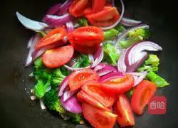 Illustration of how to make vegetarian fried pasta 7