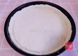 Illustration of how to make banana honey bean pizza (homemade pizza embryo) 8