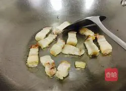 Illustration of how to make twice-cooked pork with black bean sauce and chili pepper 6