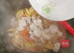 Illustration of how to make sour bamboo shoots and cuttlefish larvae 9