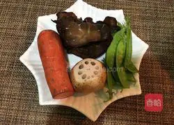 Lotus pond stir-fry Illustration of how to do it 1