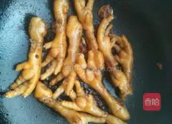 Garlic Illustration of how to make crispy chicken feet 3