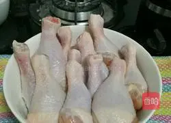 White chopped chicken Illustration of how to make legs (not cut) 1