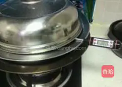 Illustration of making chocolate mousse cup 2