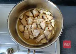 Illustration of braised fish cubes with garlic 8