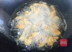 Illustration of how to make fried crispy pork 9