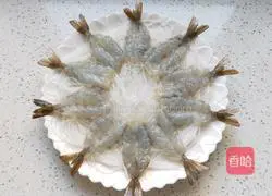 Illustration of how to make garlic steamed scallops, vermicelli and shrimp 7