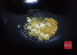 Illustration of how to make fat beef rolls in sour soup 5