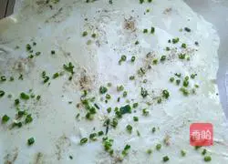 Illustration of how to make salt and pepper hand-pulled pancakes 10