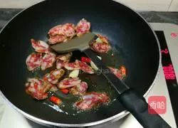 Illustration of how to make fried sausage with bamboo shoots 2