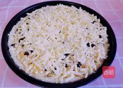 Illustration of how to make banana honey bean pizza (homemade pizza embryo) 16