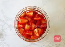 Illustration of how to make homemade strawberry wine 8