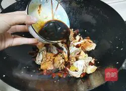 Illustration of home-style spicy crab recipe 6
