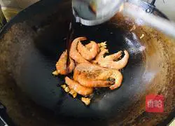 Illustration of braised prawns in oil 3