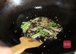 Illustration of how to make spicy squid hot pot 5