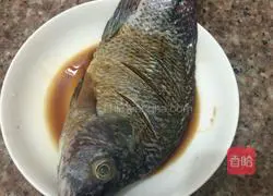 Illustration of braised small sea fish 2