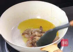 Illustration of how to make colorful shrimps 8