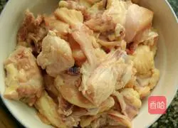 Illustration of how to make stir-fried spicy chicken 1