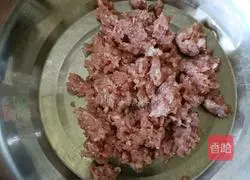 Pork Illustration of how to make lotus root balls 1