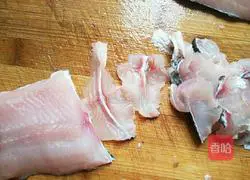 Illustration of how to make spicy boiled fish 5