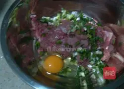 Illustration of how to make pearl meatballs 5