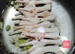 Homemade Pickled Pepper Chicken Feet Illustration of how to do it 2