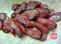 Illustration of how to make fried snow peas with preserved meat 3