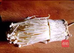 Enoki mushroom bacon roll recipe illustration 2