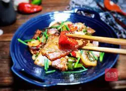 Illustration of how to cook cured fish in dry pot 14