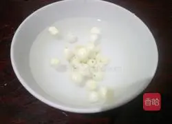 Illustration of how to make Red Dates, Rock Sugar, Tremella and Lotus Seed Soup 2