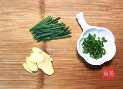 Illustration of how to make steamed chicken with drum juice 2