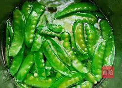 Fried sausage Illustration of how to make snow peas 3