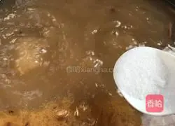 Illustration of how to stew pork elbow with dried bamboo shoots 9