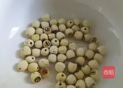 Illustration of how to make Tremella and Lotus Seed Soup 4