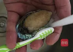Illustration of how to make abalone with scallion oil 2