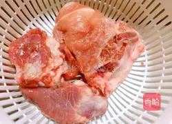 Illustration of how to make abalone and winter melon soup 1