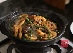 Illustration of how to make spicy squid hot pot 9