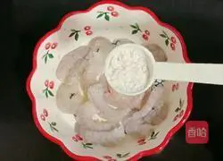 Illustration of how to make fried eggs with shrimps 4