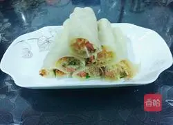 Illustration of how to eat spring pancake rolls at the beginning of spring 13