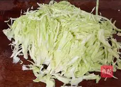 Illustration of how to make stir-fried vermicelli with cabbage and eggs 2