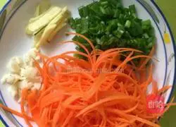 Illustration of how to make fried pork with shredded radish 2