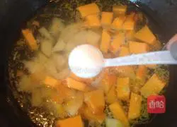 Illustration of how to make homemade pumpkin soup 4