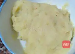 Illustration of how to make mashed potatoes with eggs 6