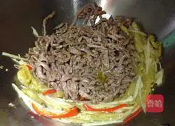 Illustration of how to cook beef with wild pepper 9