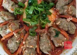 Illustration of how to make carrot meat rolls 6