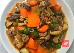 Illustration of braised pork ribs with mushrooms and carrots 5