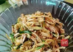 Illustration of how to make Bangbang shredded chicken 9